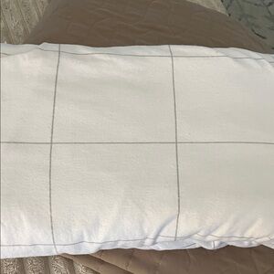 White and Gray Grid Pillowcase